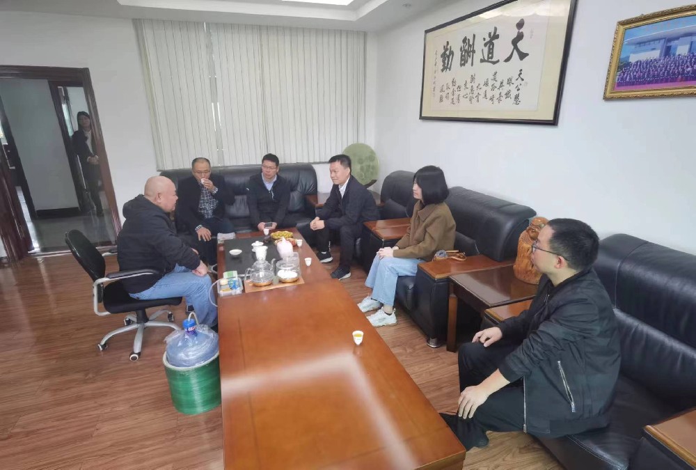 漳平市人民政府黨組成員，副市長程瀟坦同志等一行五人，蒞臨福建瑞森新材料股份有限公司指導(dǎo)參觀
